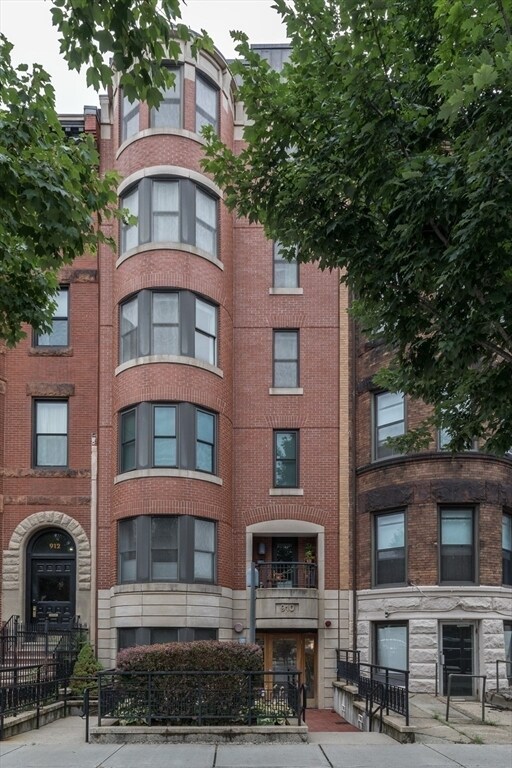 Building Photo - 910 Beacon St