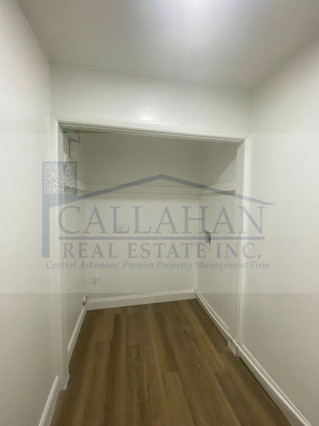 Building Photo - Southwest LR 4 Bedroom Home