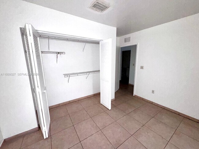 Building Photo - 14140 NE 2nd Ct