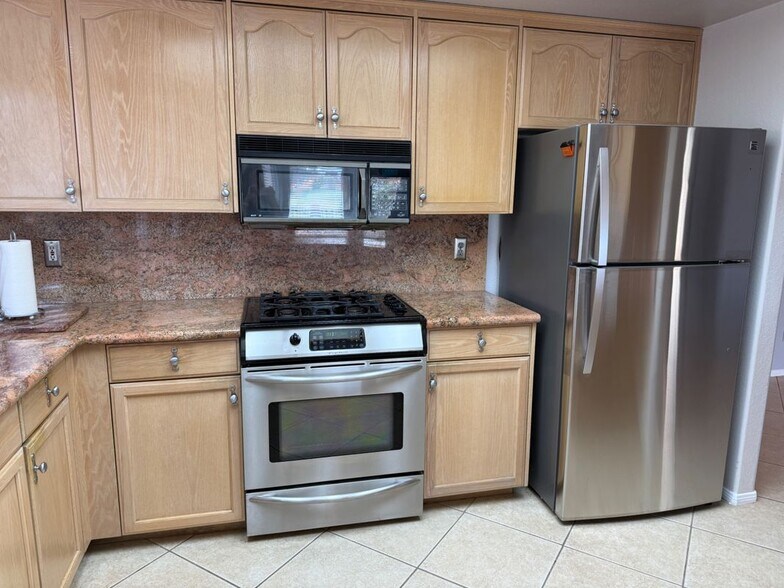 Building Photo - 2981 Peach Tree St