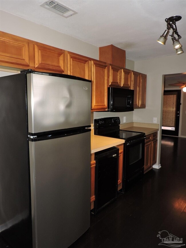 Building Photo - 147 Creekview Dr