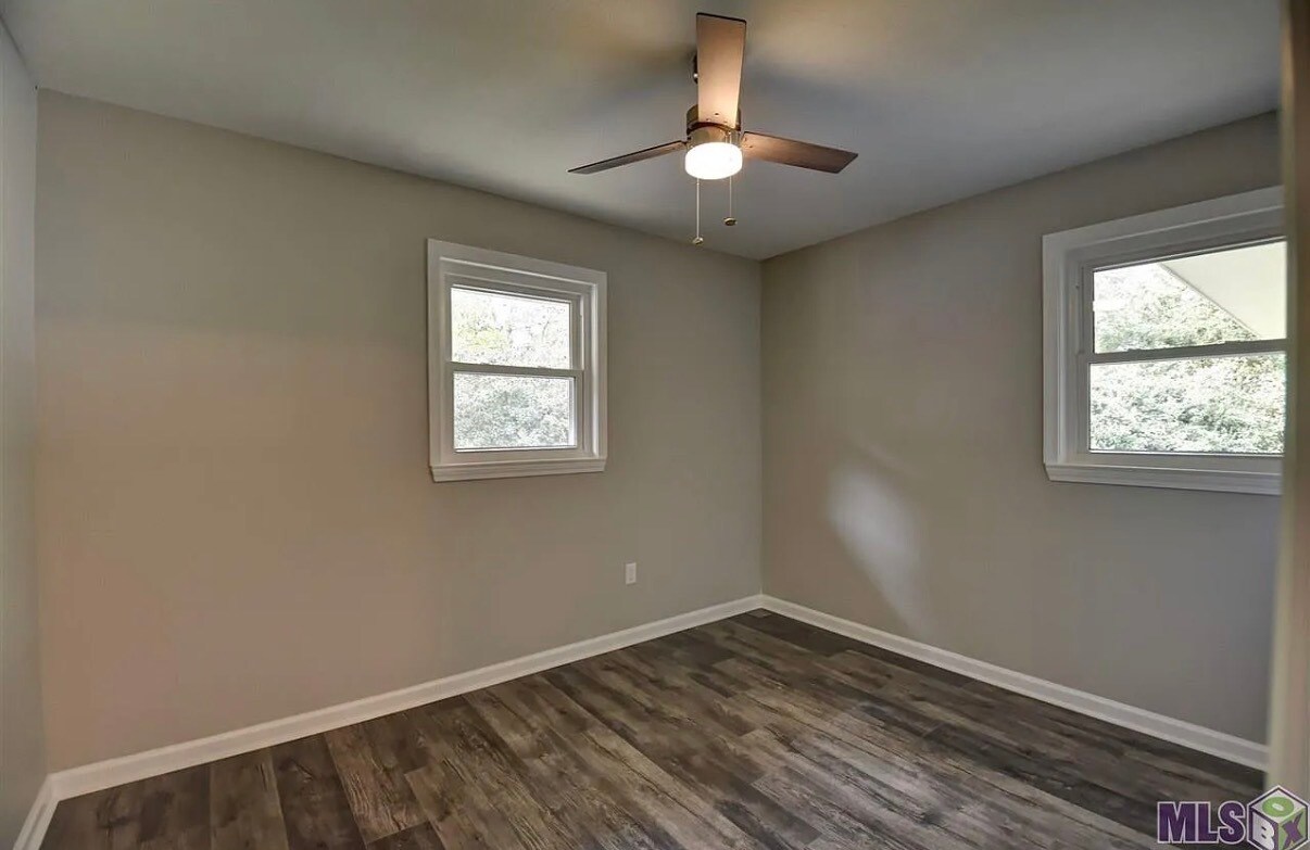 Room 3 - 1351 N Woodcrest Ave