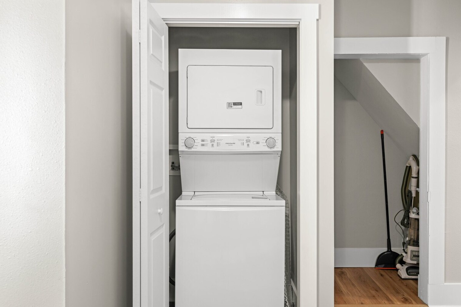 Building Photo - 639 Maple St