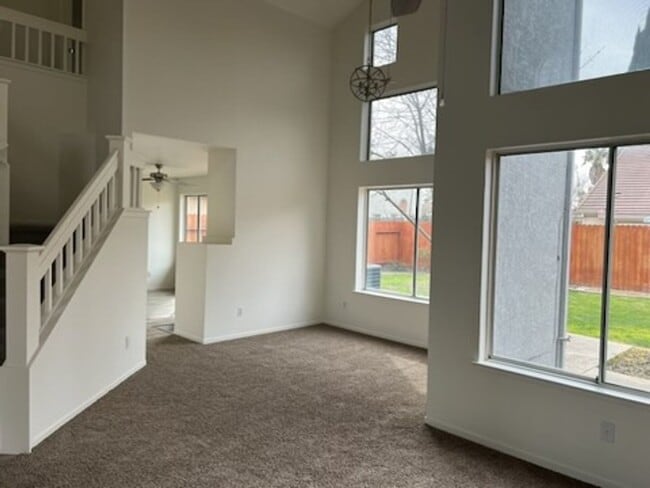 Building Photo - Spacious 3 Bed, 2.5 Bath Home | 1,532 Sq Ft | Prime Elk Grove Location