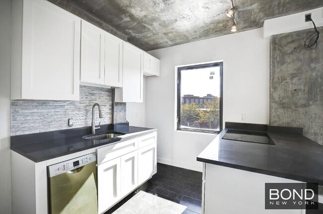 Primary Photo - 1202 Astoria Blvd
