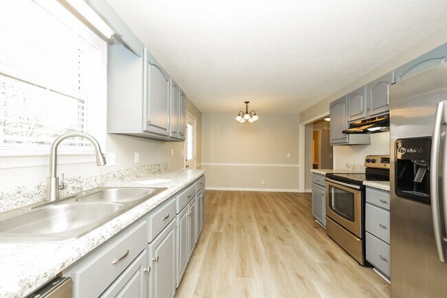 Building Photo - 2651 Battleground Dr