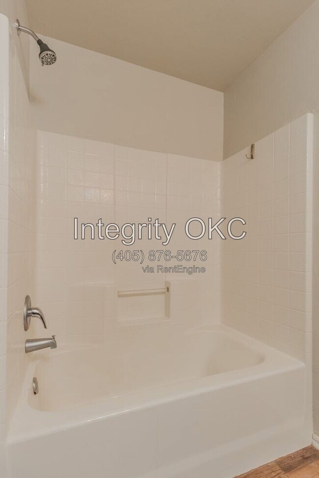 Building Photo - 13233 Bridgewater Dr