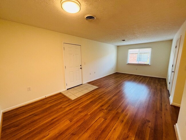 Building Photo - * RE-RENTAL AVAILABLE 8/14/26 * 4 Bedroom, 2 Bath Apartment