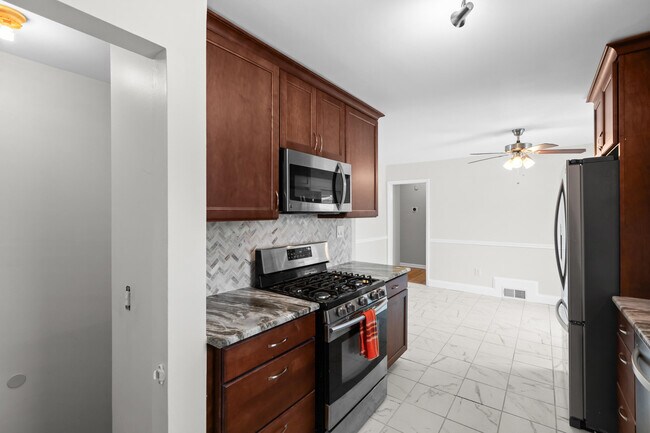 Building Photo - 4521 Thorncroft Ave