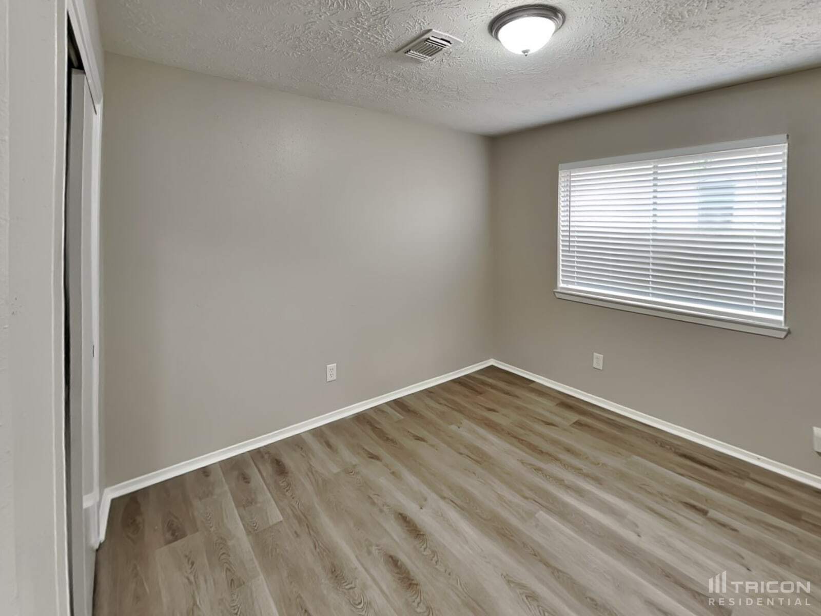 Building Photo - 14831 Waterside Dr