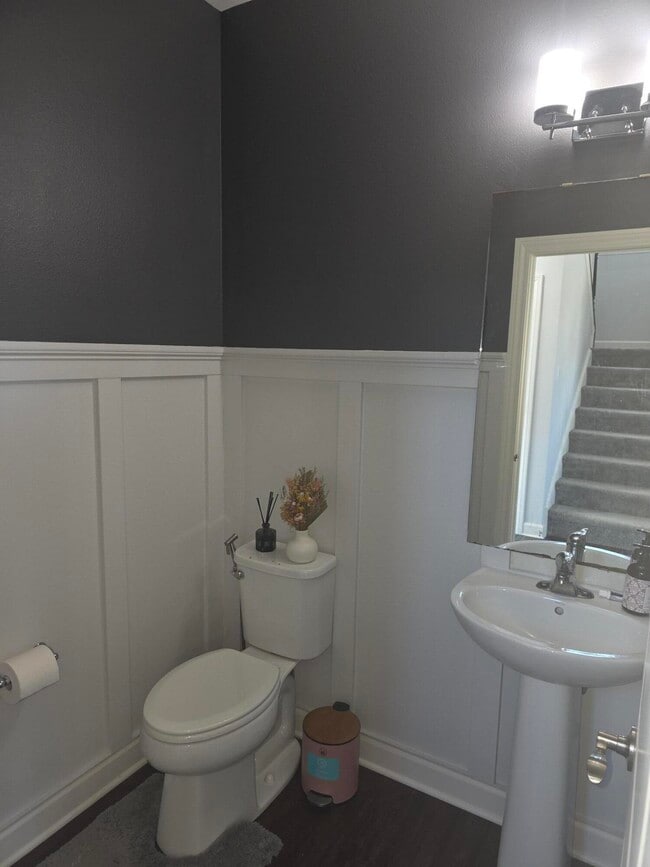 Building Photo - W240N5649 Holly Ct