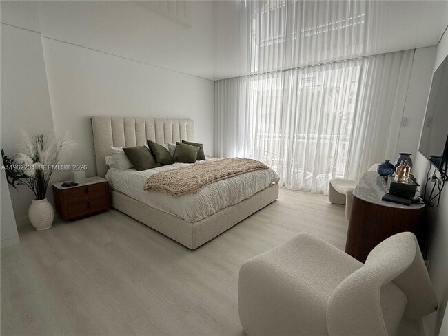 Building Photo - 1849 S Ocean Dr