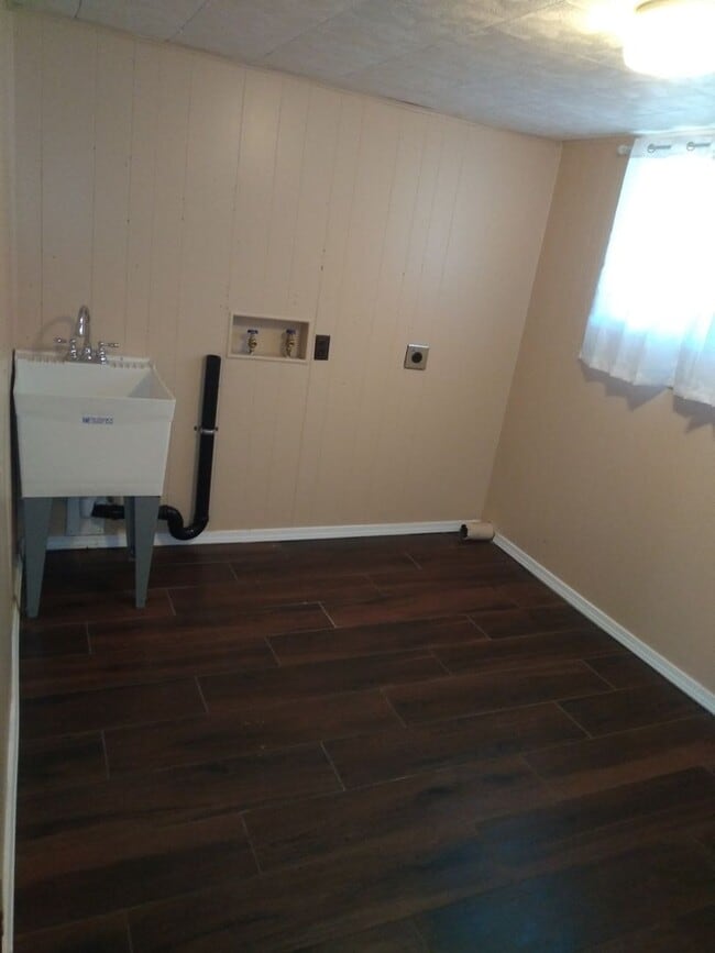 Building Photo - 3 Bed / 2 Bath Home + 1 bed / 1 bath Casita & work shop