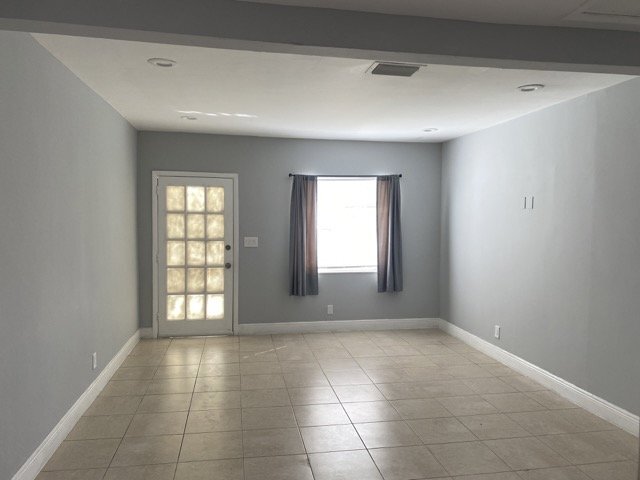 Building Photo - 2 bedroom 1 Bath House - Utilities Included