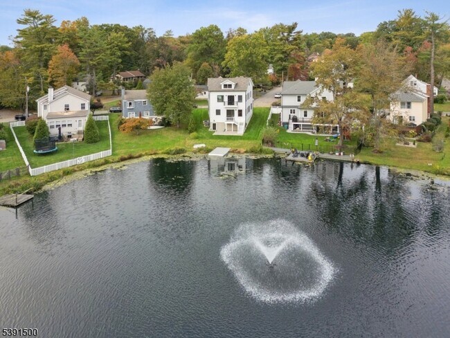 Building Photo - 15 Lake Rd