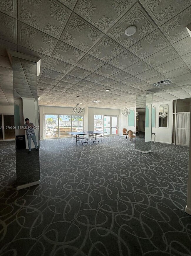 Building Photo - 5255 Collins Ave