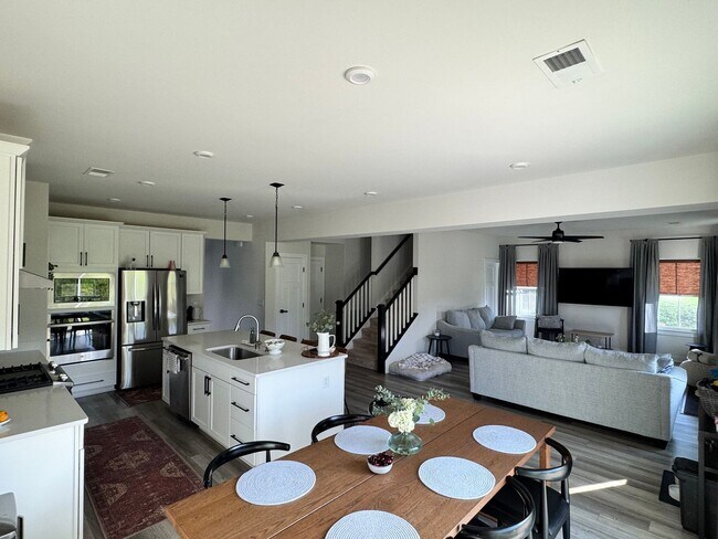 Building Photo - Stylish Living in Riverstone
