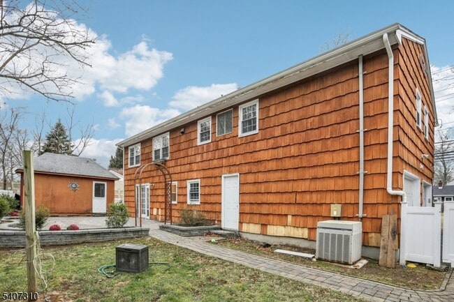 Building Photo - 254 Darlington Ave