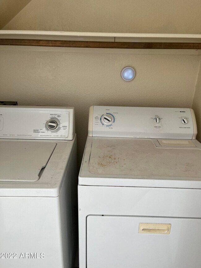 Building Photo - 1524 N Apache Dr