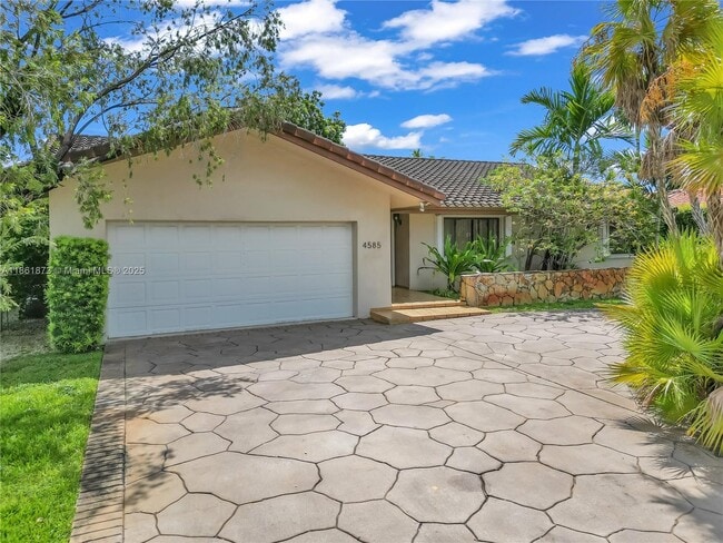 Building Photo - 4585 SW 87th Ave