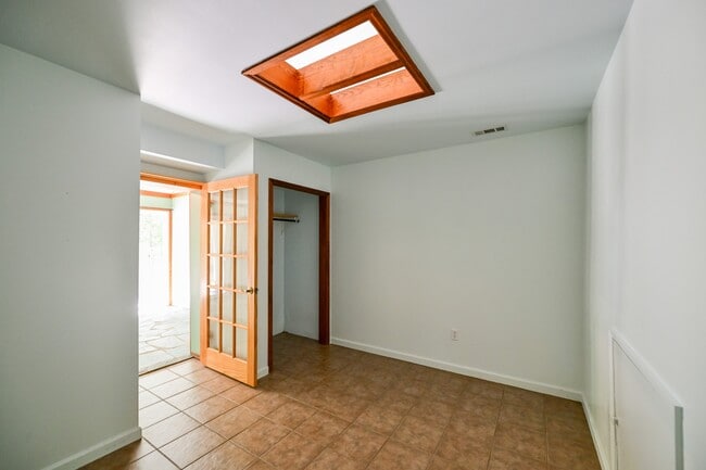 Building Photo - 6605 Jeff Ln
