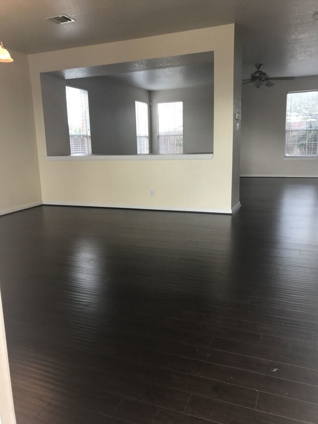 Building Photo - 211 Verde Oak