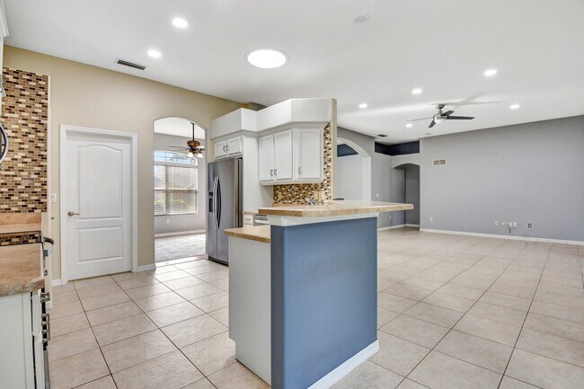 Building Photo - 11 Manderley Ln