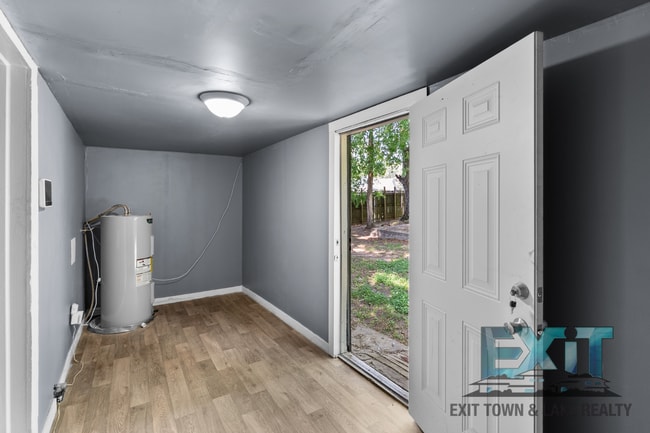 Building Photo - Freshly Updated 2BR Home Near Downtown Roanoke Rapids