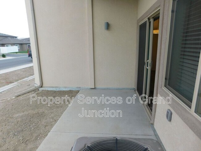 Building Photo - 658 Brookwillow Dr