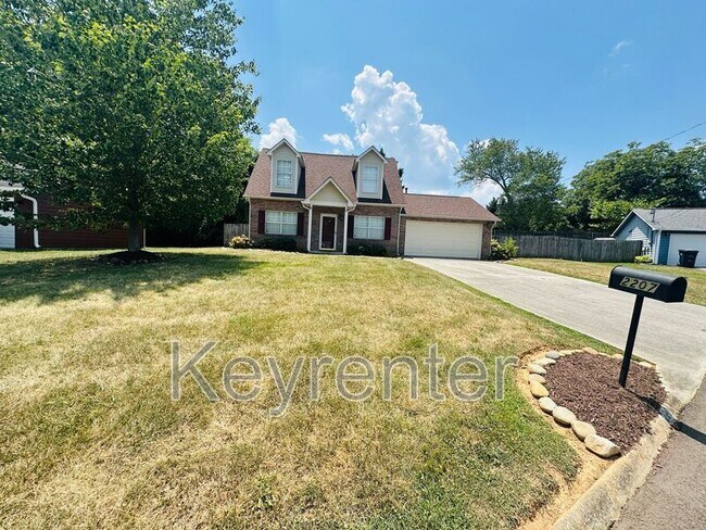 Building Photo - 2207 Crestpark Rd