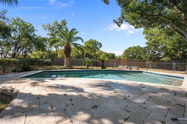 Building Photo - 4702 Bayou Vista Dr