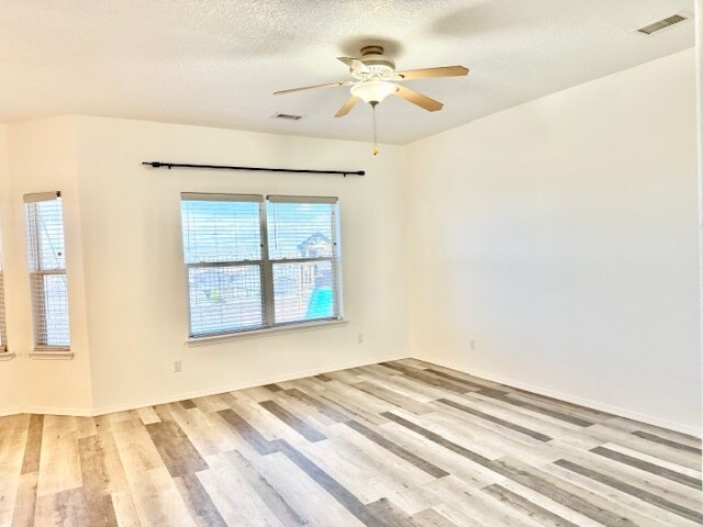 Building Photo - 1199 Mirador Loop N E