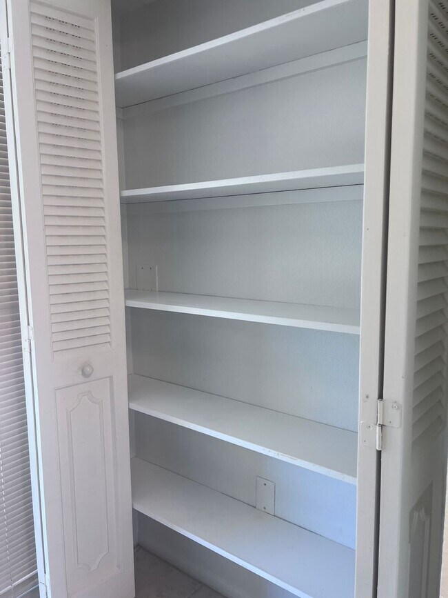 Building Photo - New Listing!