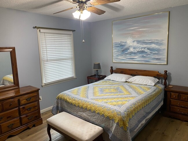 Building Photo - 203 Opal Ln