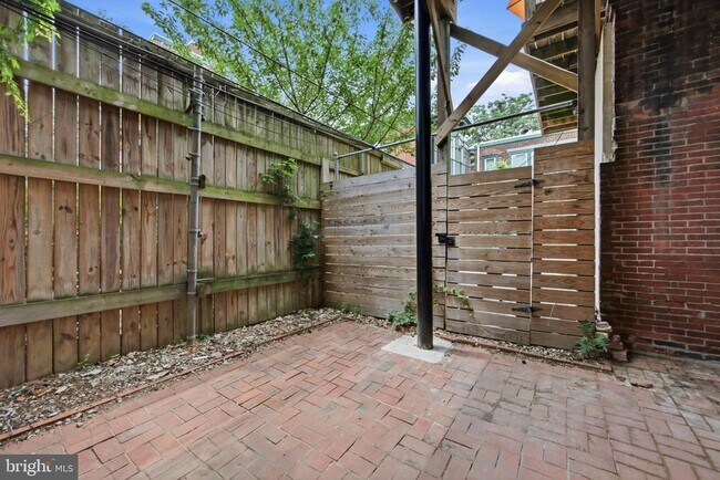 Building Photo - 1712 Mt Vernon St