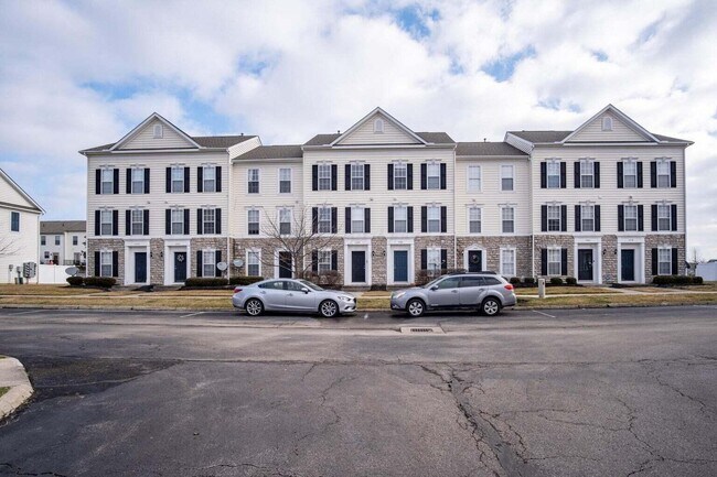 Building Photo - 5286 Royal Arch Casca Dr