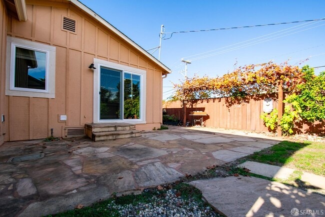 Building Photo - 40 Encina Ave