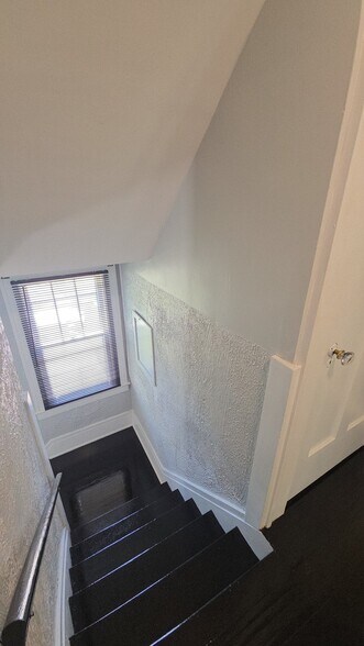 Building Photo - 485 Sawyer St