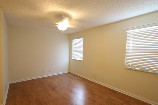 Building Photo - 1715 Woodbridge Lakes Cir