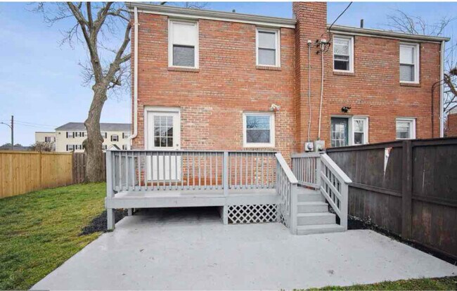 Building Photo - 2836 Fairhaven Ave