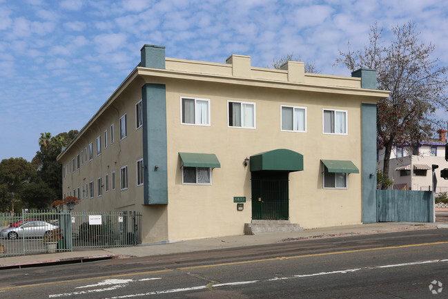 Building Photo - Villa De Oro Apartments