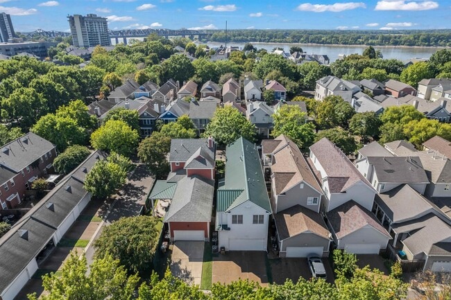 Building Photo - 556 Rienzi Dr