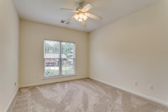 Building Photo - 2142 Fox Ridge Rd