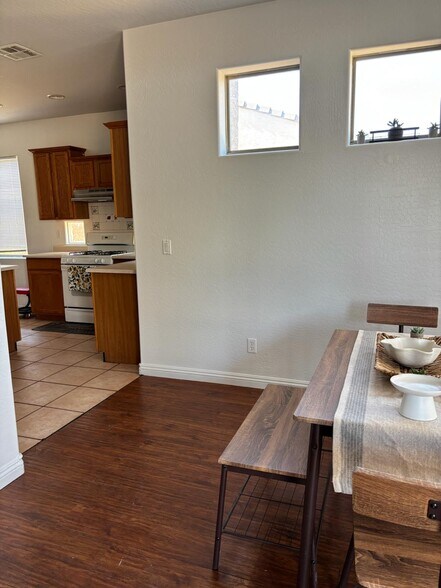 Building Photo - 3131 S Chatsworth Cir