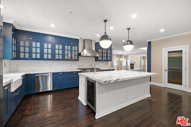 Building Photo - 1147 Centinela Ave