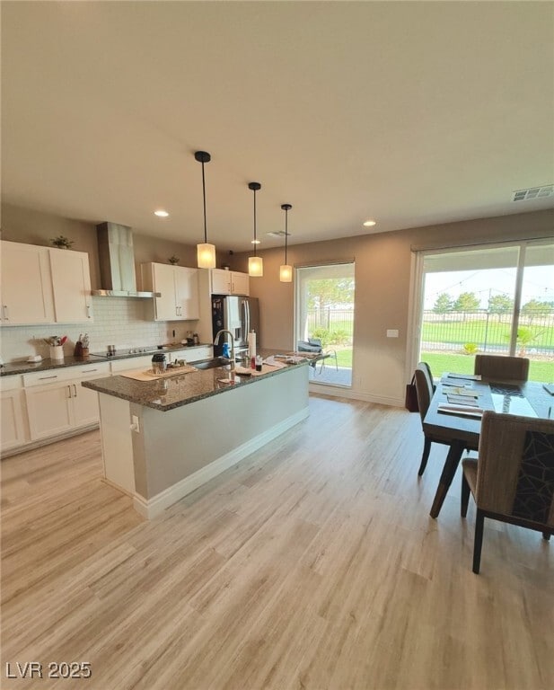 Building Photo - 4760 SE Clifftop Dr
