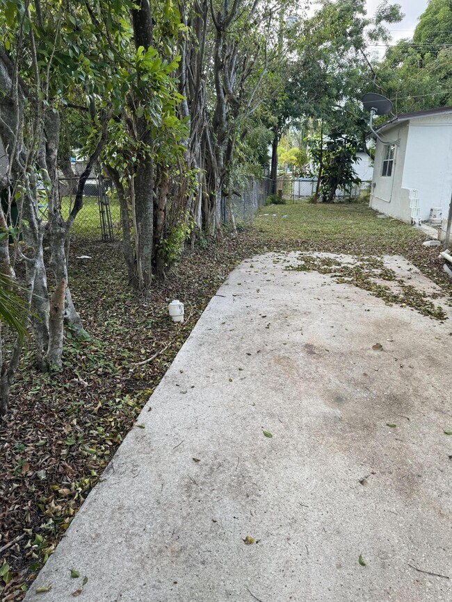 Building Photo - 2770 NW 25th St