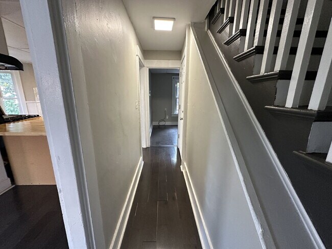 Building Photo - Bright & Spacious 3BR Second-Floor Apartment with 2-Story Living in Rochester!