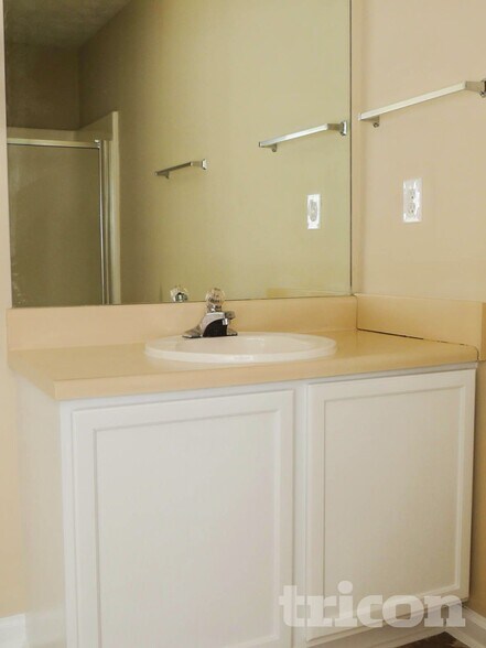 Building Photo - 8036 Harmony Lakes Dr