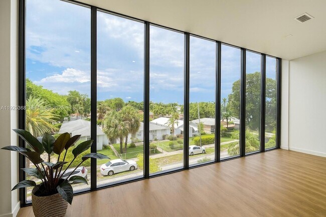 Building Photo - 1950 Fletcher St